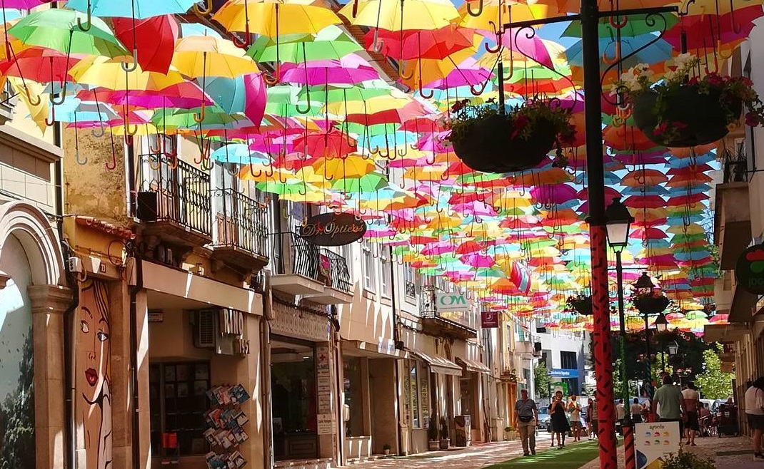 Rather Inheritance Botany Águeda e seus guarda-chuvas coloridos | Morar em Portugal