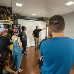 Fila de pessoas em um balcão público em Portugal em 2026